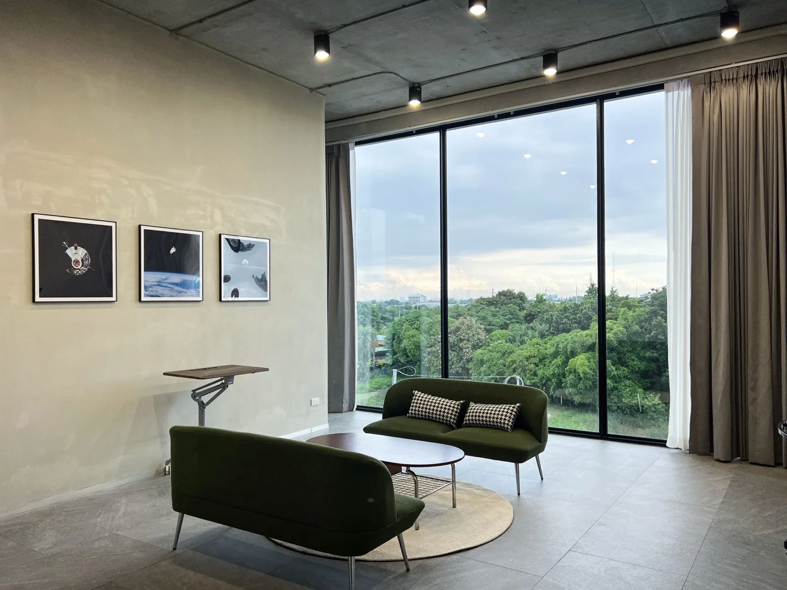 Ecronic client lounge